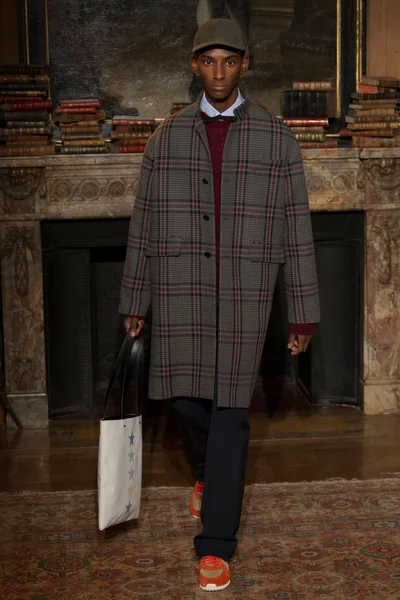 Look 11